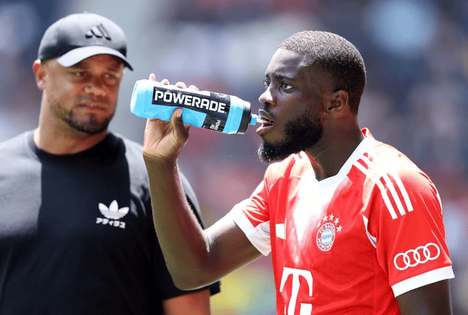 马克斯, 帕梅卡诺, 关注乌帕